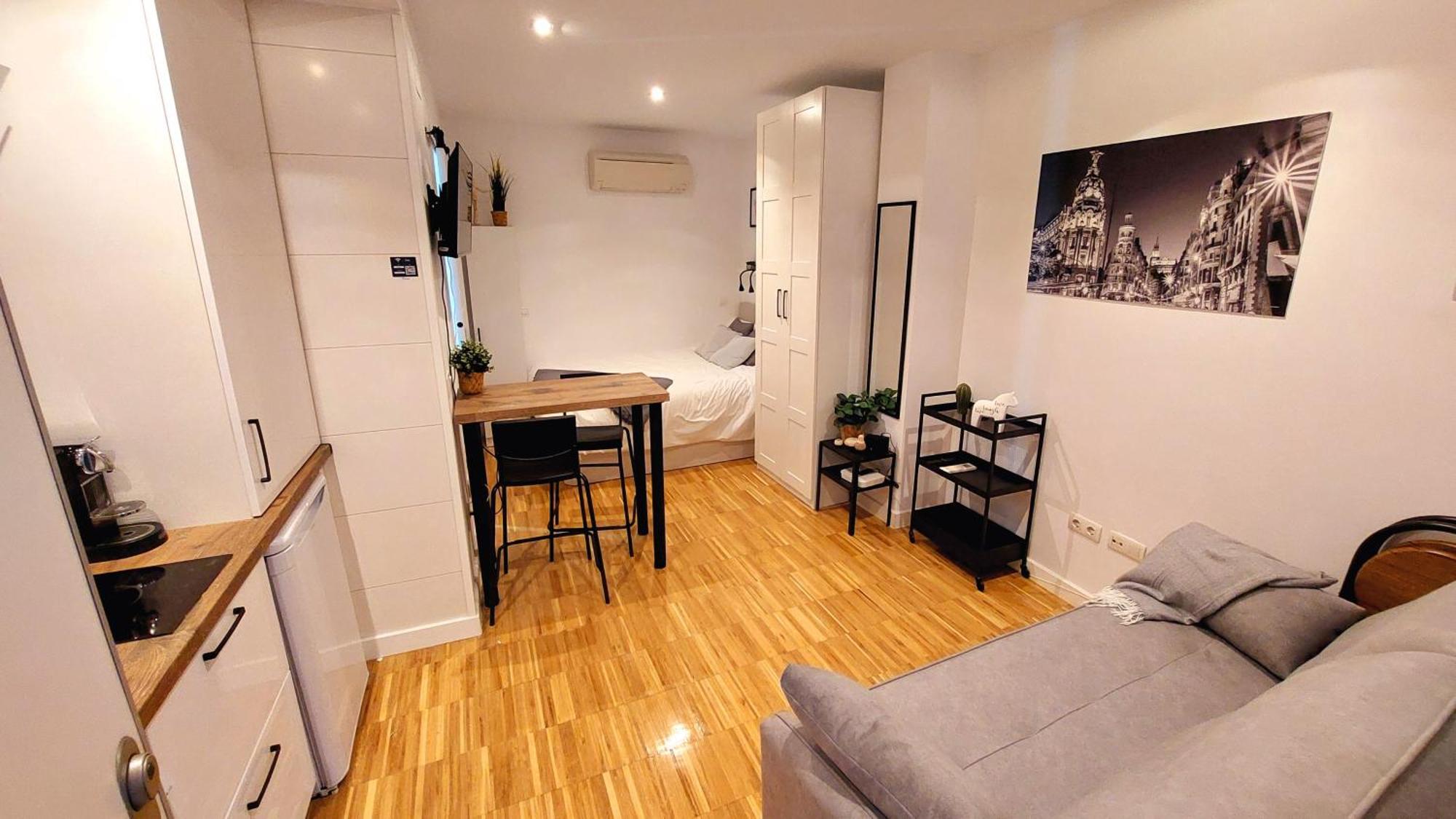 Acogedor Estudio En Delicias By Bebalmy Apartment Madrid Exterior photo